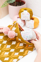 Cargar imagen en el visor de la galería, Pack de ovillos para Bolsa de labores - Amigurumis e Imaginancias