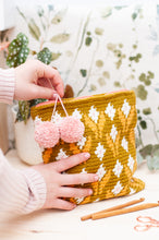 Cargar imagen en el visor de la galería, Pack de ovillos para Bolsa de labores - Amigurumis e Imaginancias