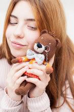 Cargar imagen en el visor de la galería, Pack de ovillos para Don Oso Brumoso de la Miel - Amigurumis e Imaginancias