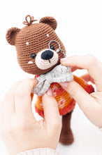 Cargar imagen en el visor de la galería, Pack de ovillos para Don Oso Brumoso de la Miel - Amigurumis e Imaginancias