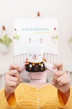 Cargar imagen en el visor de la galería, Libro &quot;Amigurumis e Imaginancias&quot;