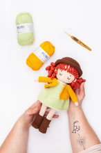 Cargar imagen en el visor de la galería, Kit &quot;Muñeca Valentina&quot; (Lanas Rubí)