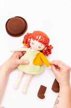 Cargar imagen en el visor de la galería, Kit &quot;Muñeca Valentina&quot; (Lanas Rubí)